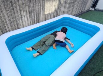 【このサイズが欲しかった！】横幅3mの長方形大型ビニールプールなら大人も子供も一緒に楽しめるよ！